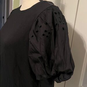 NWT, FREE ASSEMBLY SS EMB SHOULDER MIXY TEE
BLK, SIZE L